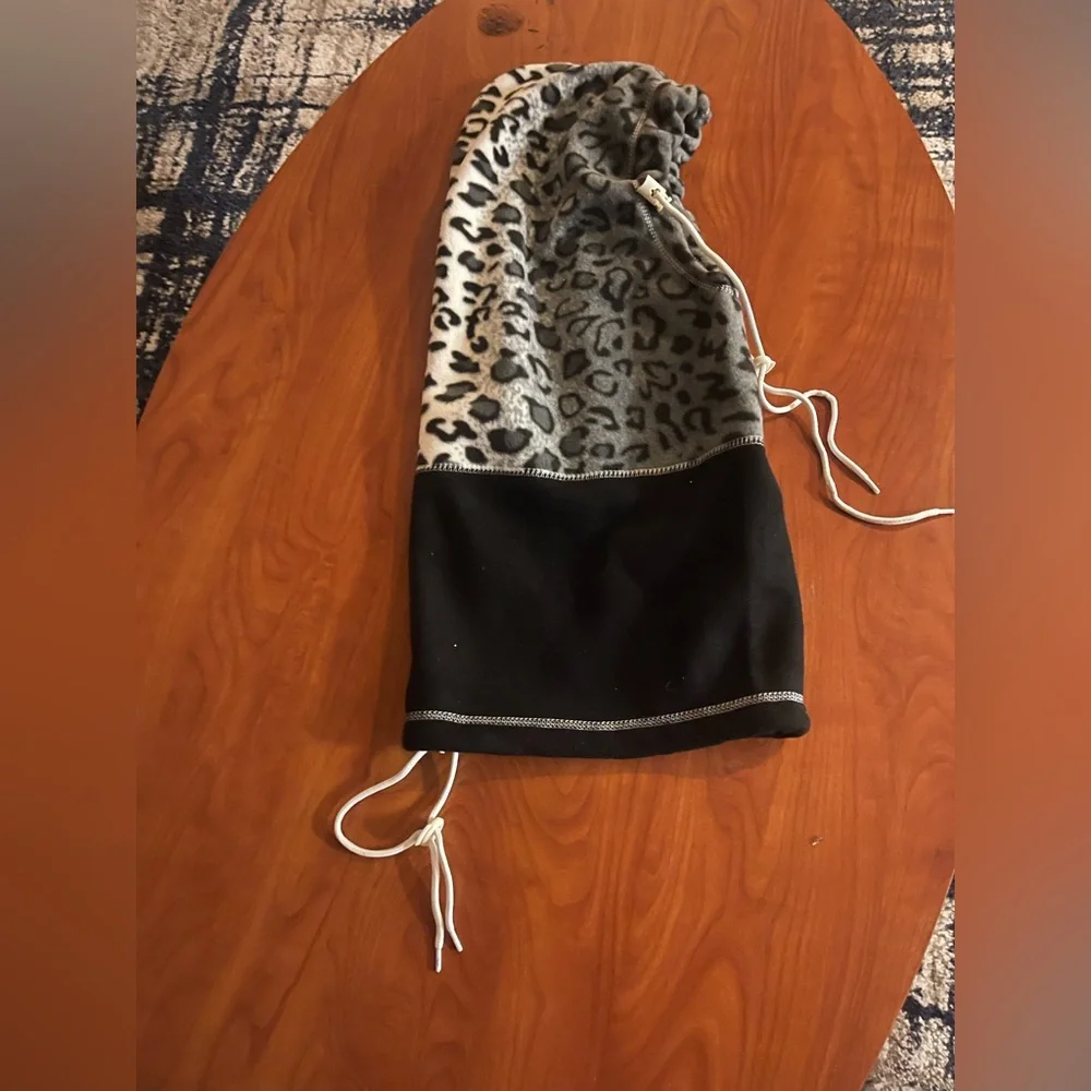 Gray Leopard Print & Black Men's Face Mask Hood
